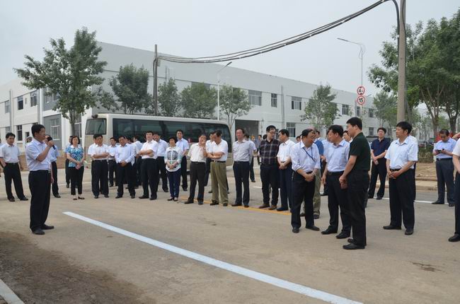 市、區(qū)觀摩團到華紡科技產業(yè)園實地考察