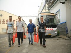 “我獻(xiàn)血，我光榮”